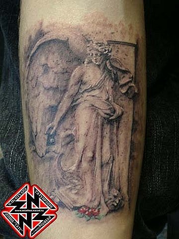 Фото и значение татуировки Ангел ( несут функцию защиты своего владельца ) X_818c3369